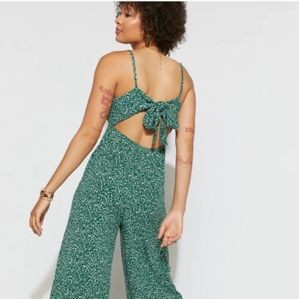 Audrey parks x francescas women's green daisy floral jumpsuit size S wid… - Picture 2 of 10